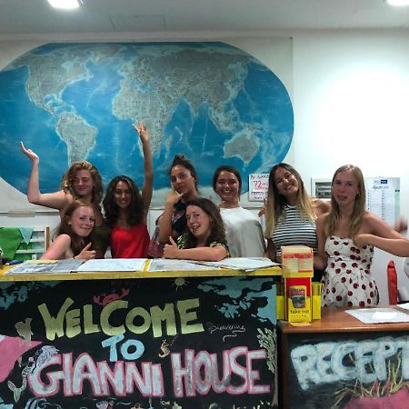 Gianni House Backpackers Hostel Giardini Naxos Exterior foto