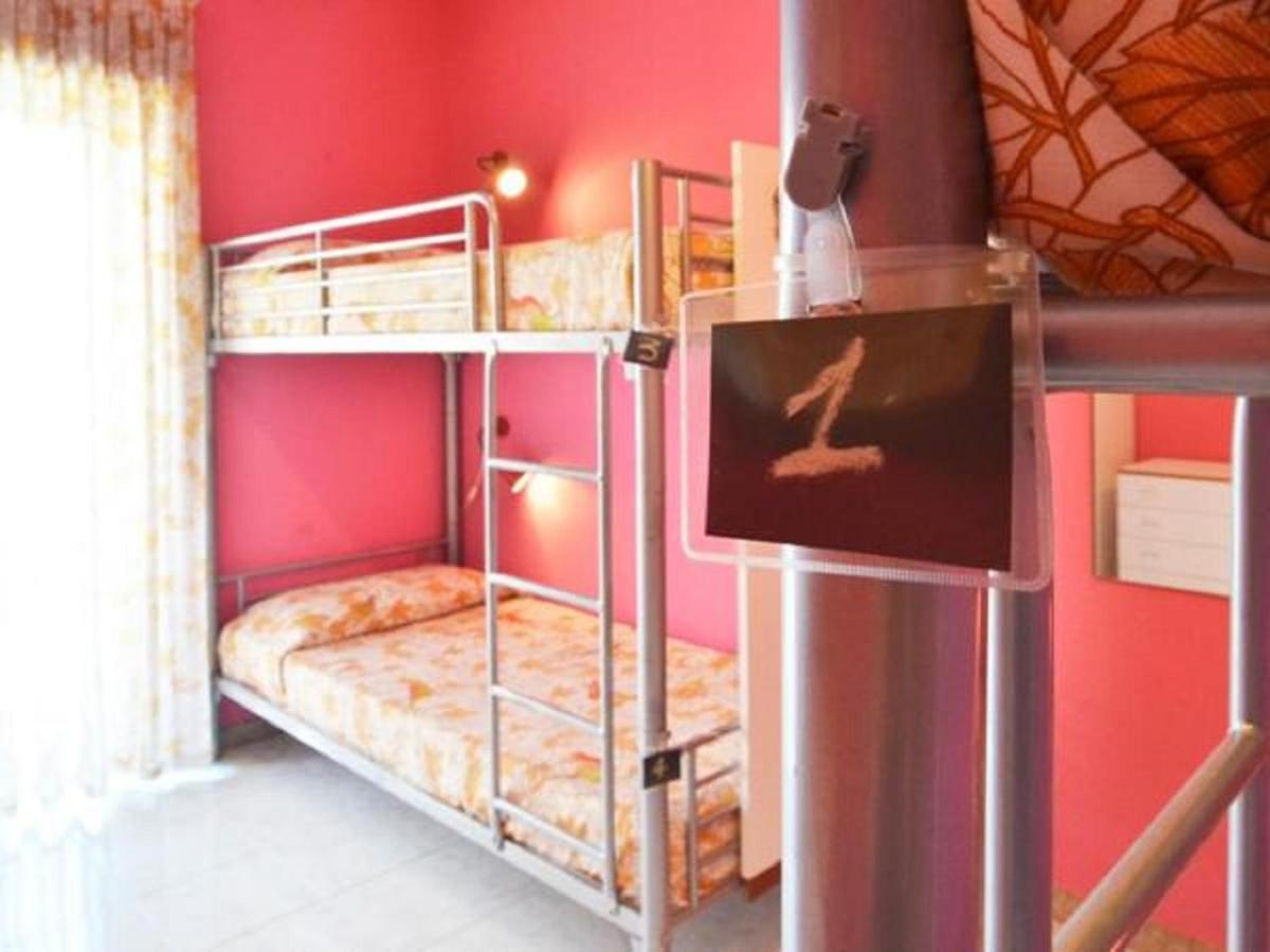 Gianni House Backpackers Hostel Giardini Naxos Exterior foto