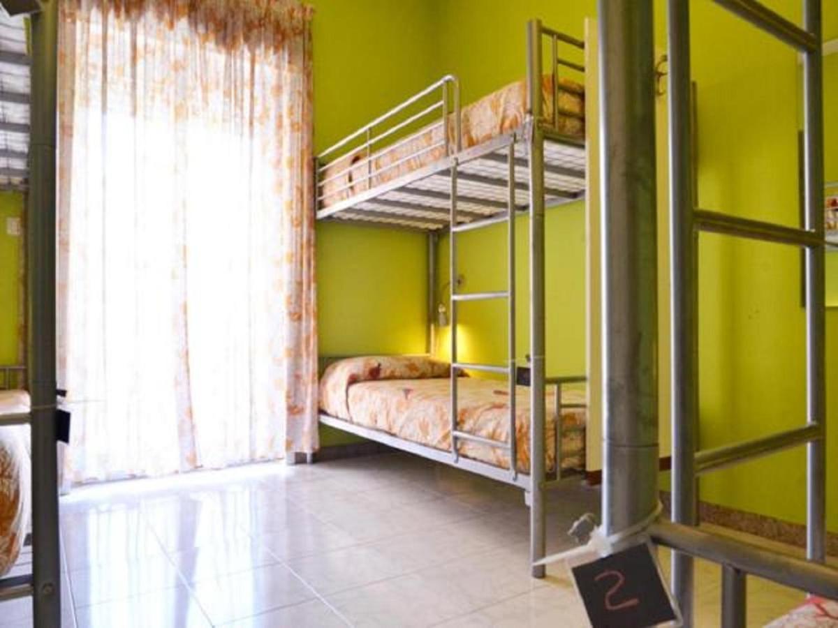 Gianni House Backpackers Hostel Giardini Naxos Exterior foto