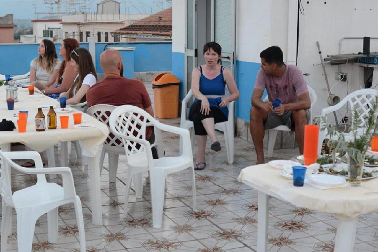 Gianni House Backpackers Hostel Giardini Naxos Exterior foto