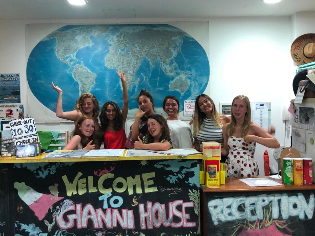 Gianni House Backpackers Hostel Giardini Naxos Exterior foto